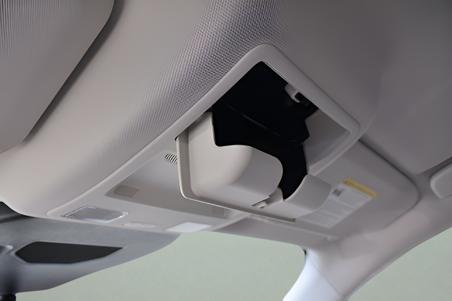 Used 2025 White Ford Active image 27