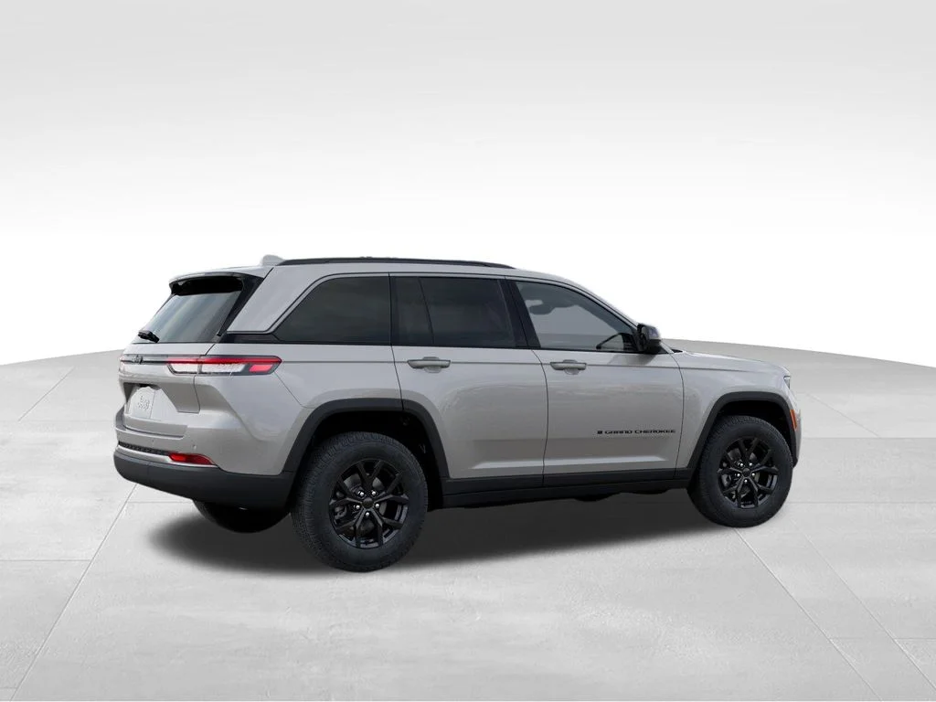 New 2026 Silver Zynith Exterior Paint Jeep Altitude image 4