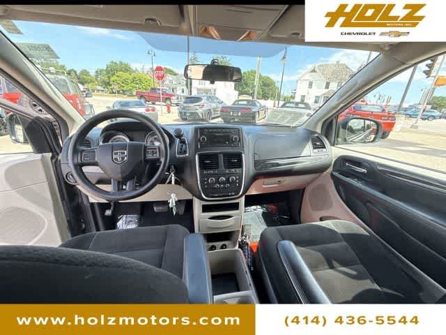 Used 2016 Gray Dodge SE image 17