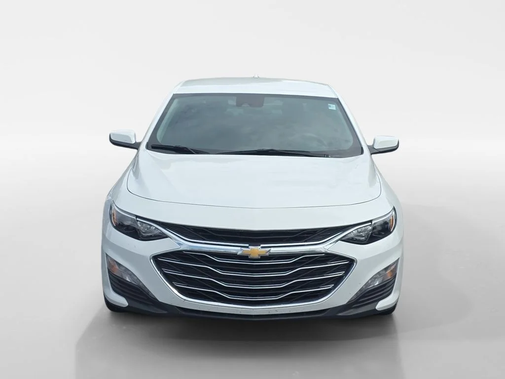 Used 2025 Summit White Chevrolet LT image 3