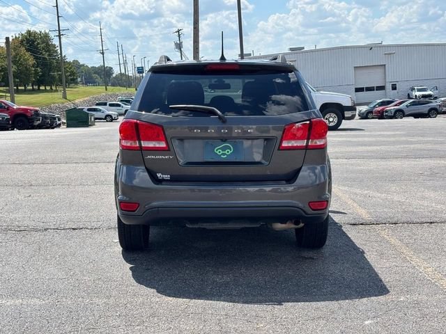 Used 2019 Gray Dodge SE image 4