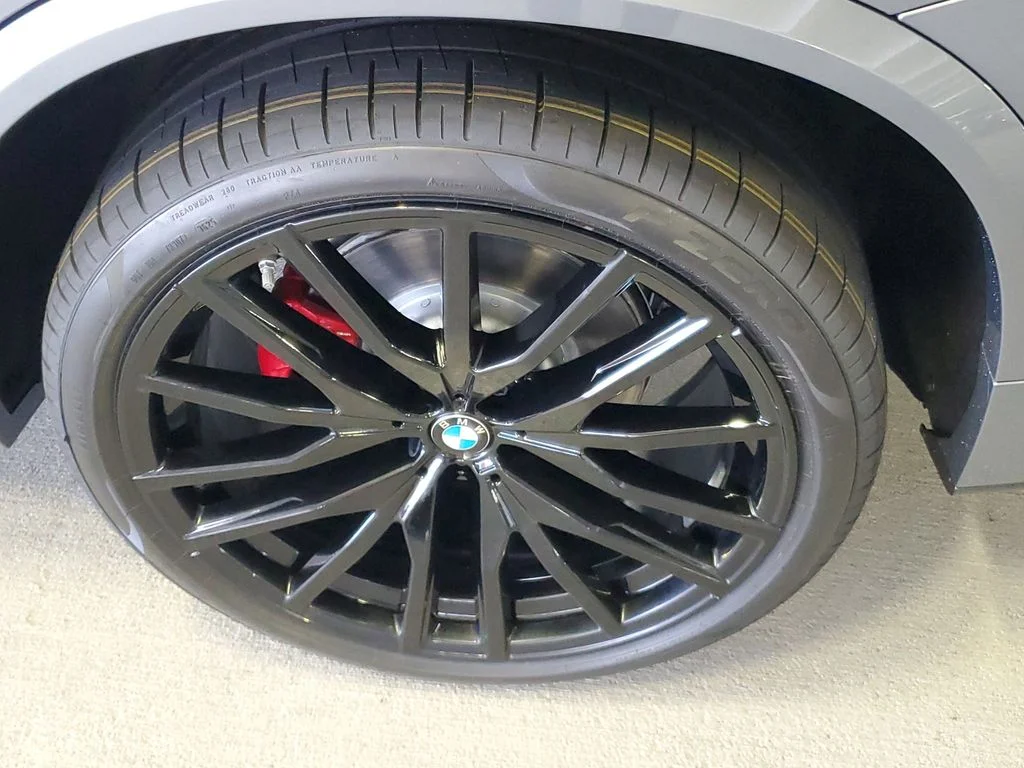 Used 2026 Gray BMW sDrive40i image 5