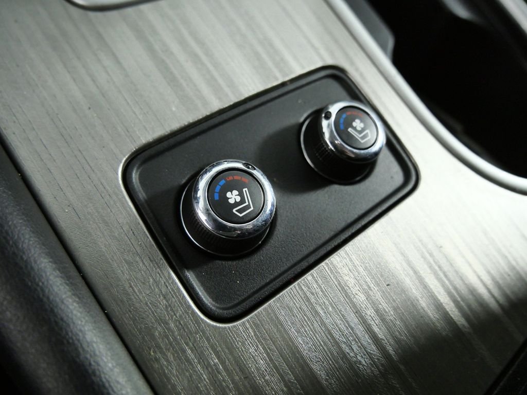 Used 2018 Gray Nissan Platinum image 18