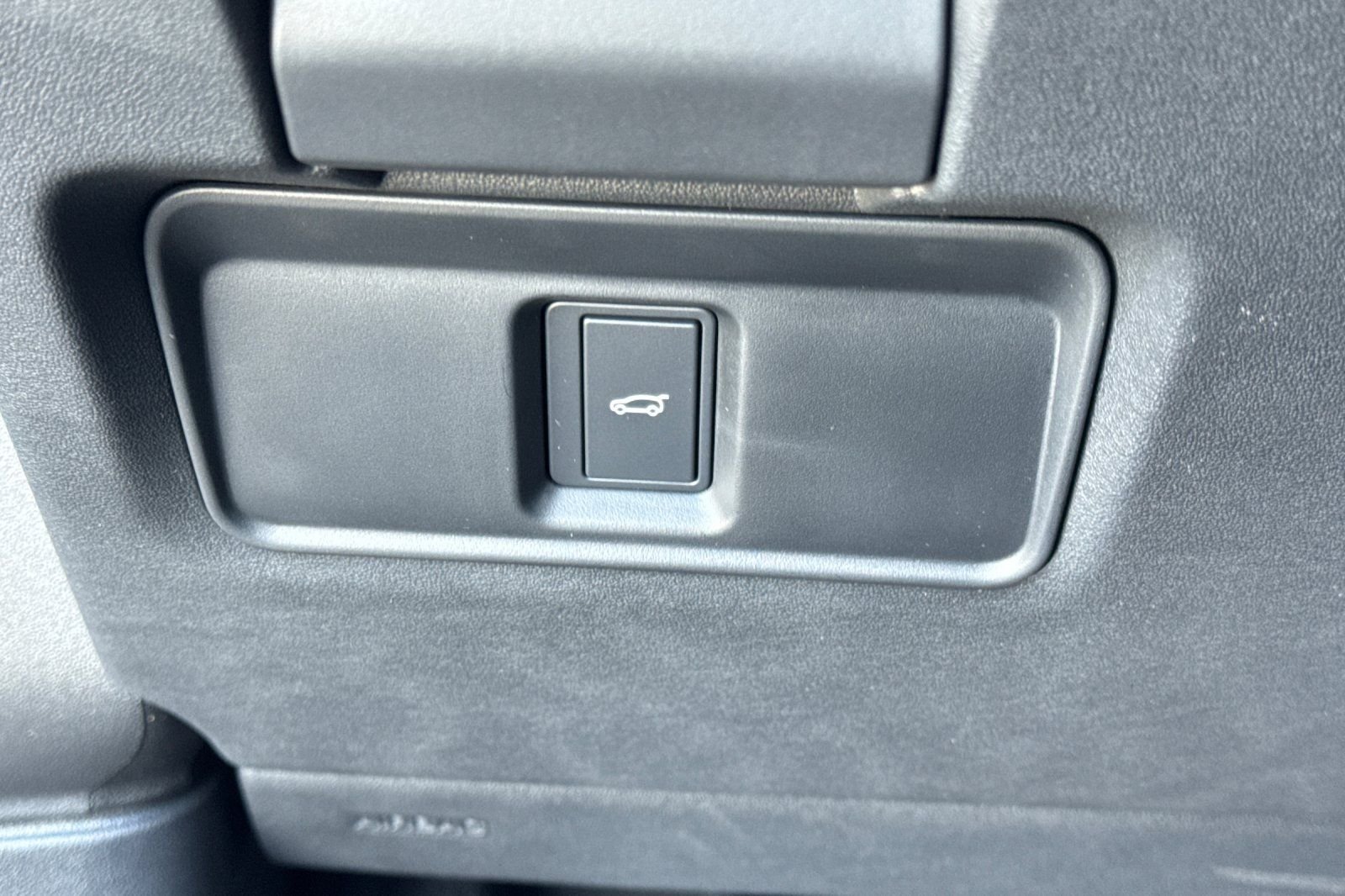 Certified Used 2025 Gray Land Rover SE image 32