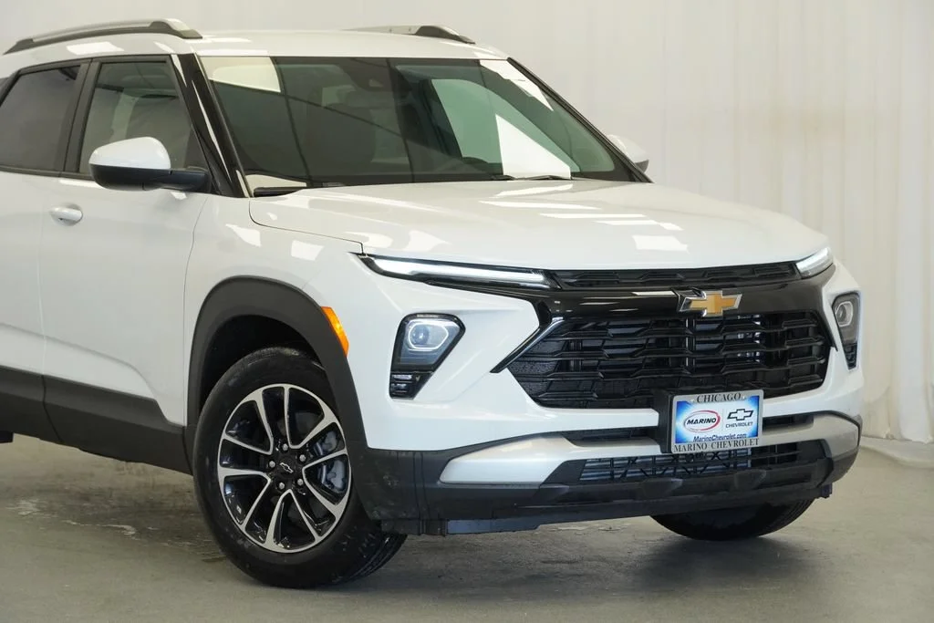 New 2026 Summit White Chevrolet LT image 8