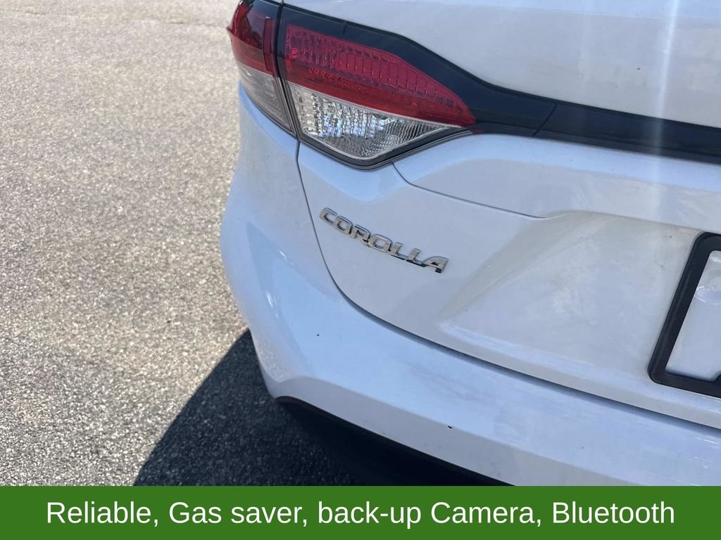 Used 2025 White Toyota LE image 5