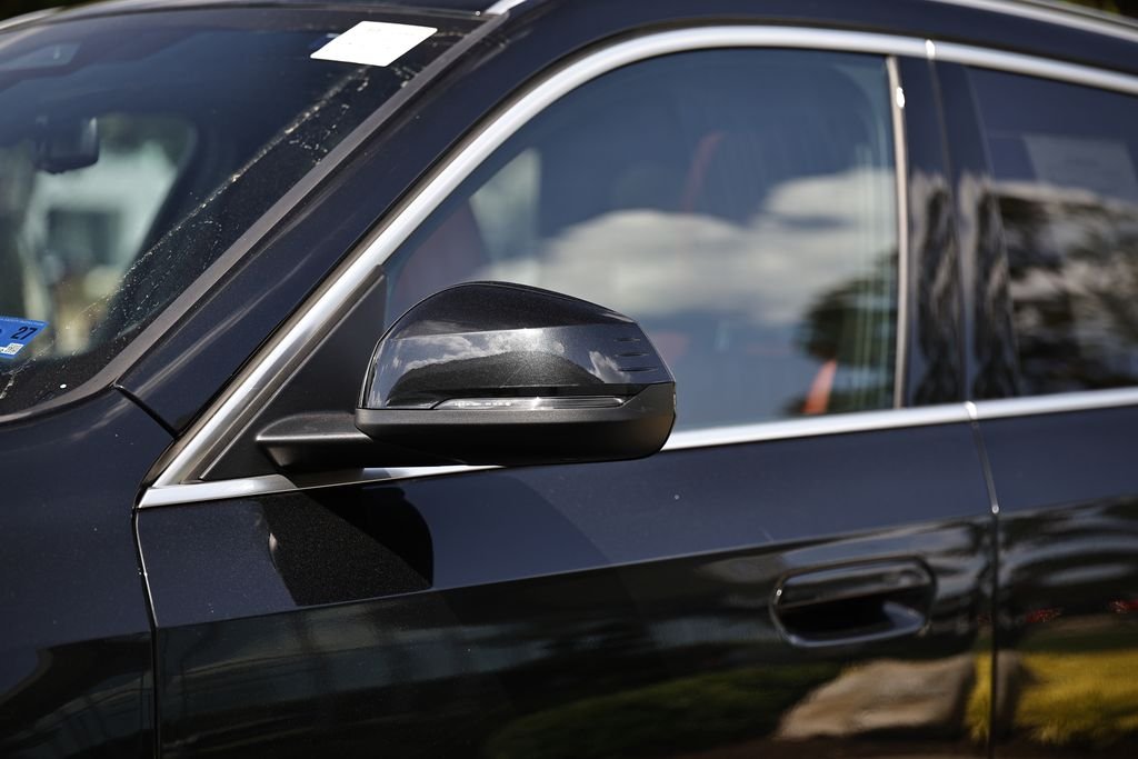 Used 2025 Black Sapphire Metallic BMW xDrive28i image 8