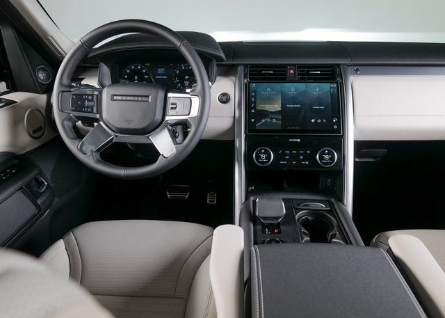 New 2026 Eiger Grey Land Rover Dynamic SE image 11