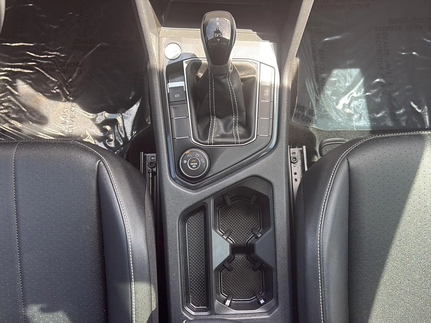 Used 2023  Volkswagen SE image 21