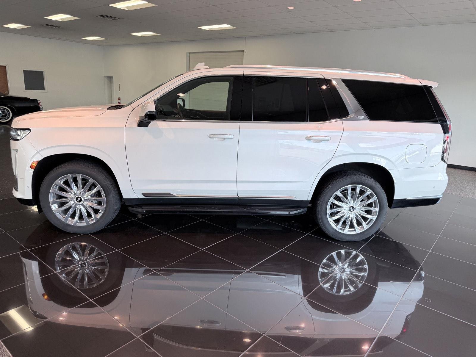Used 2021 Crystal White Tricoat Cadillac Premium Luxury image 18
