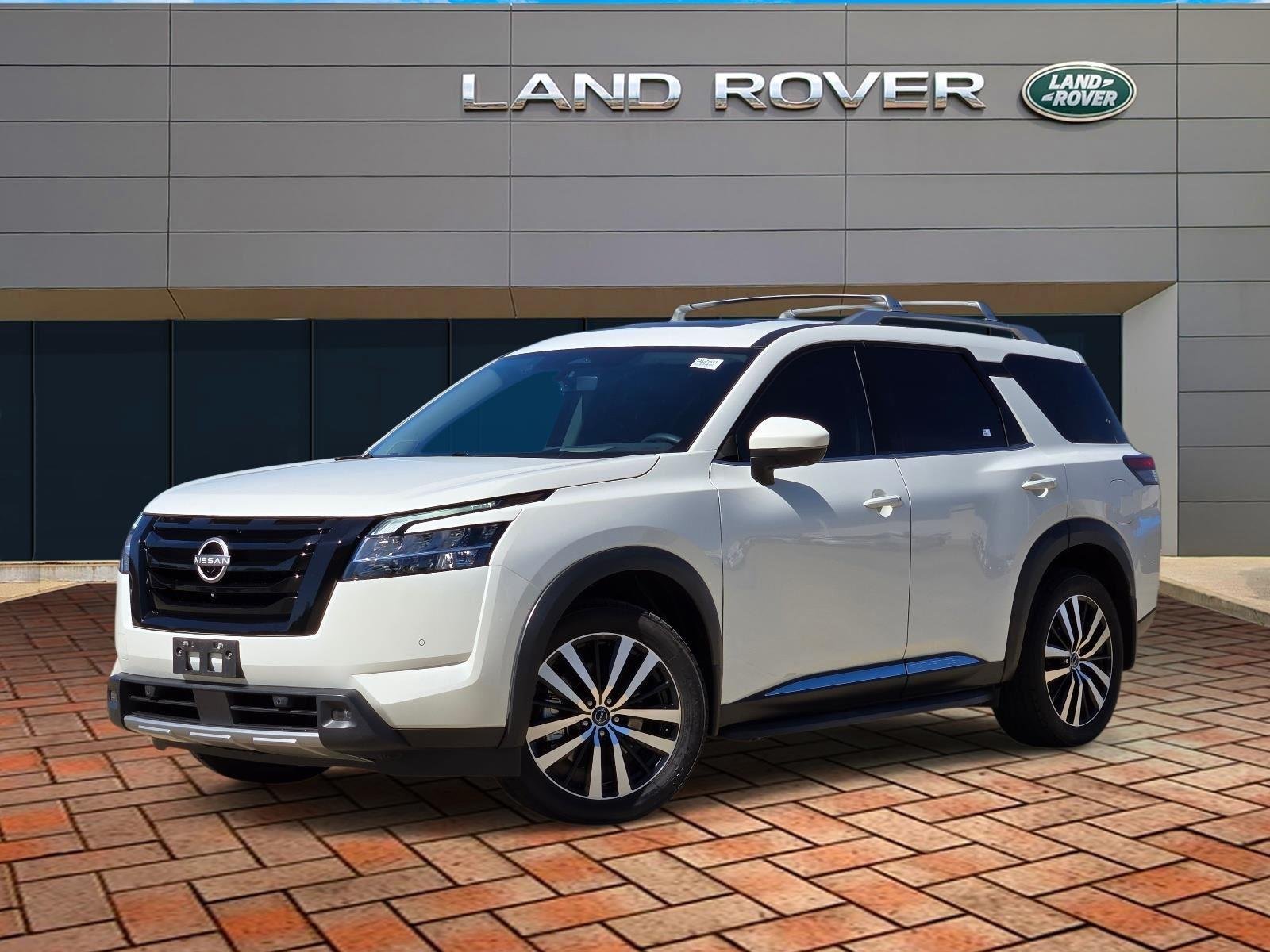 2024 Nissan Pathfinder Platinum 4WD's photo