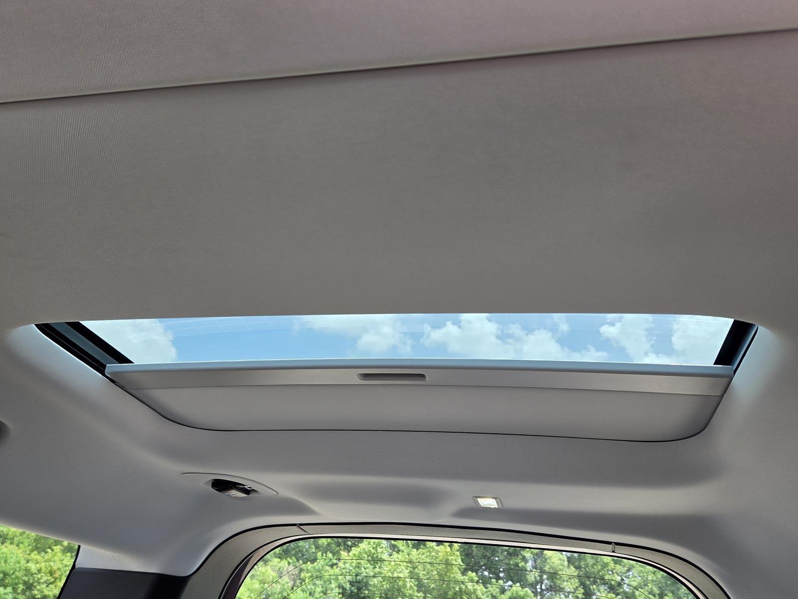 New 2026 Sedona Red Land Rover S image 18