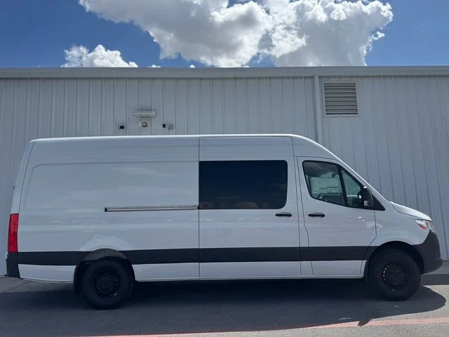 New 2026  Mercedes-Benz Crew 170 WB image 15