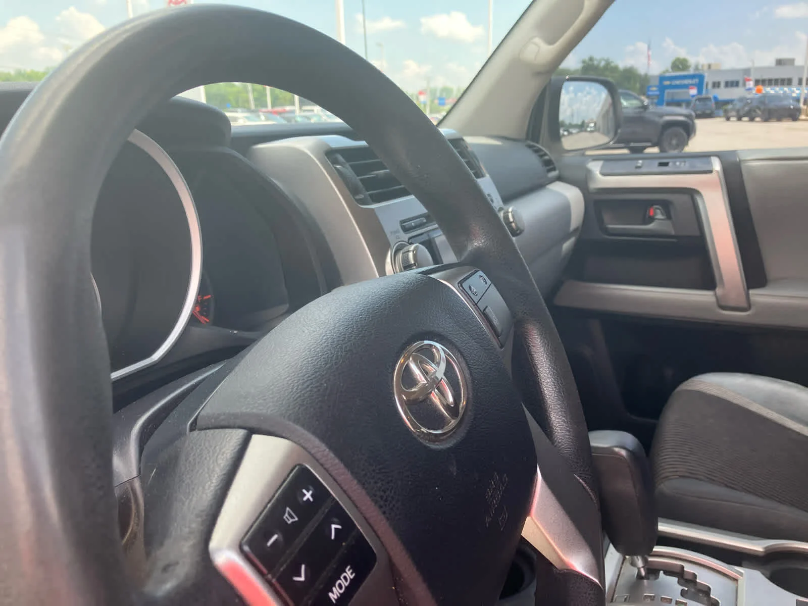 Used 2013 Blizzard Pearl Metallic Toyota SR5 image 10