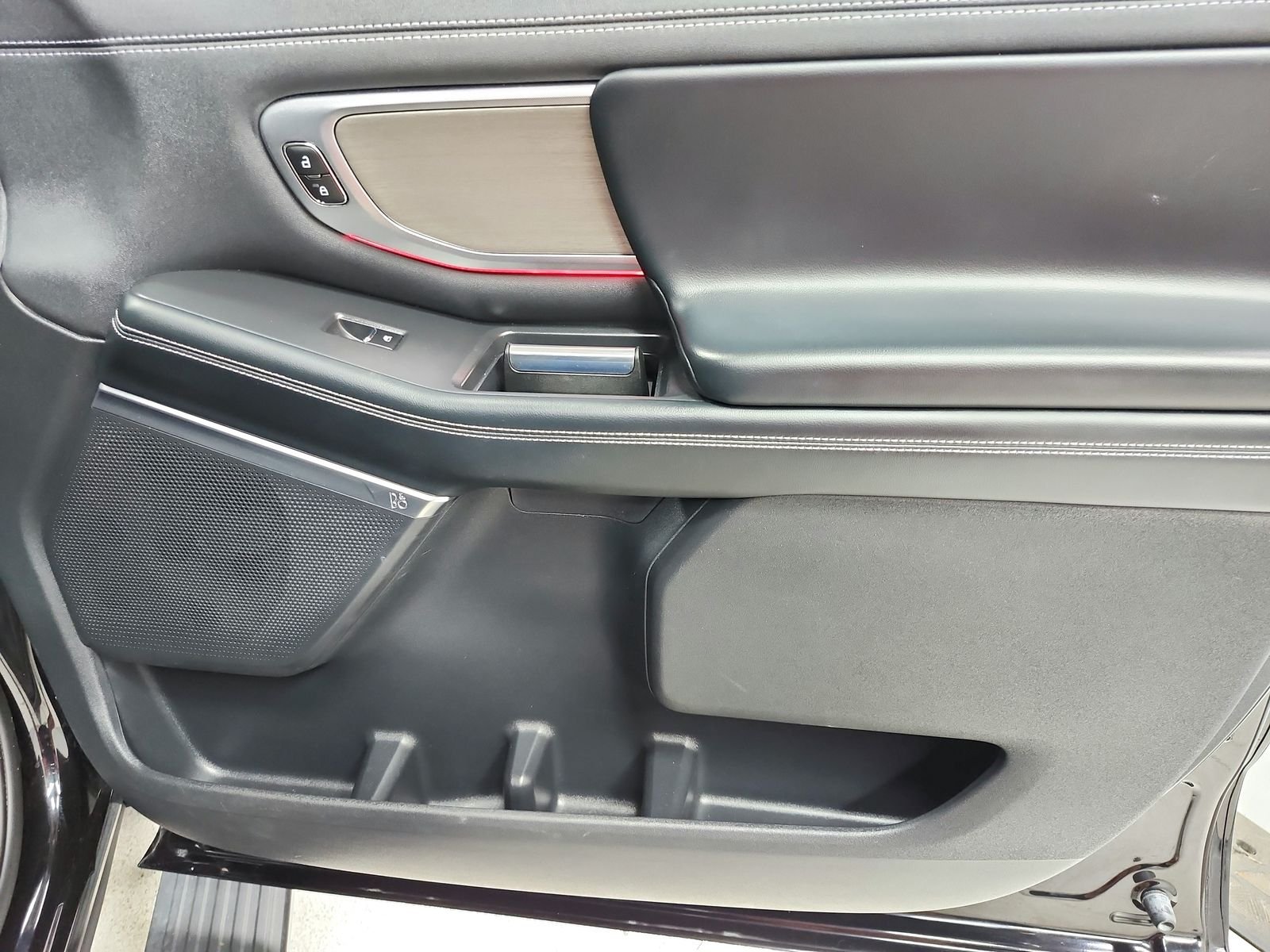 Used 2025 Agate Black Ford Platinum image 49