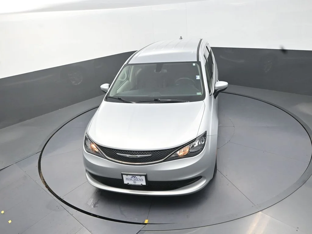 Used 2022 Silver Chrysler LX image 15