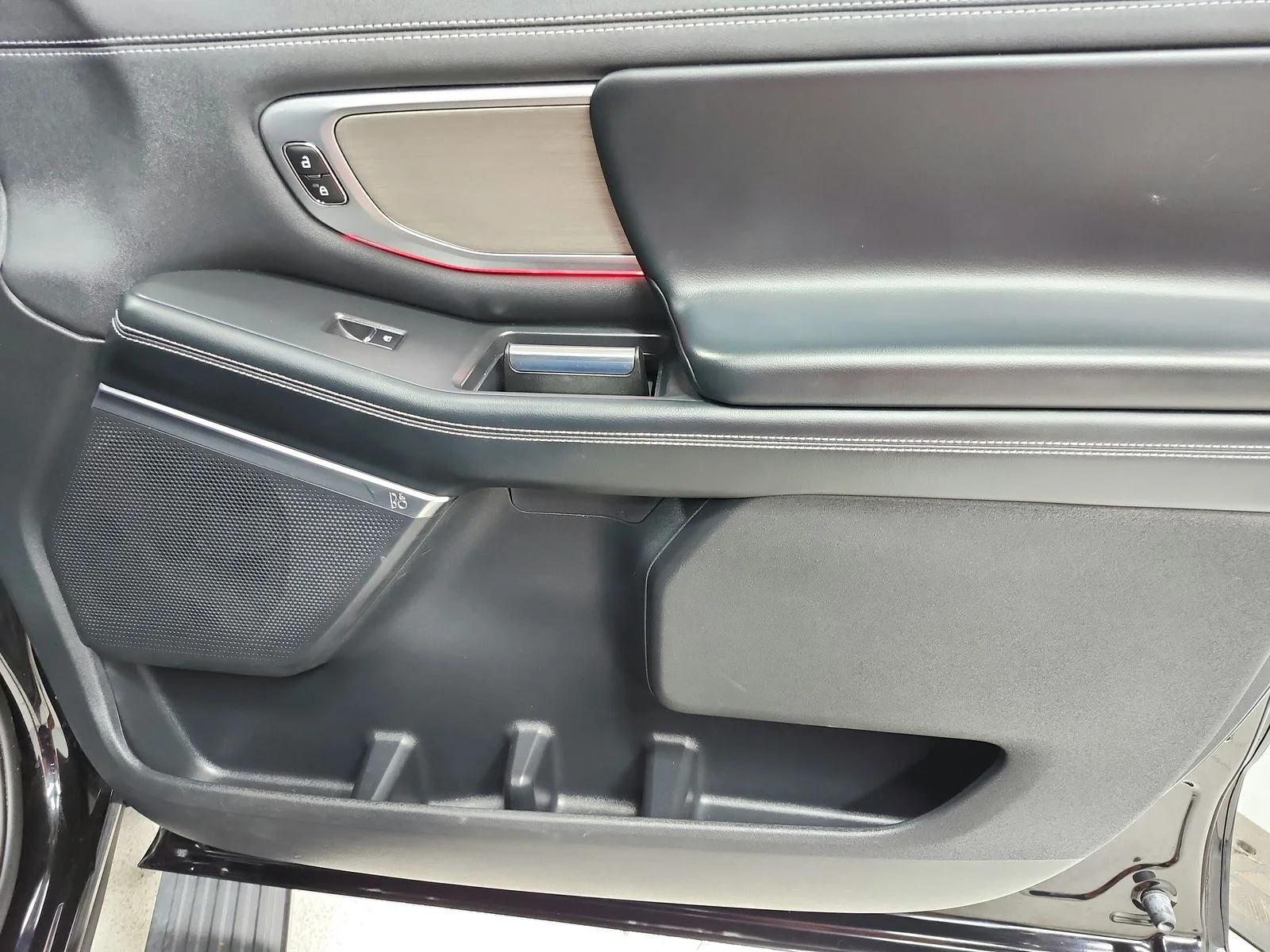 Used 2025 Black Ford Platinum image 49