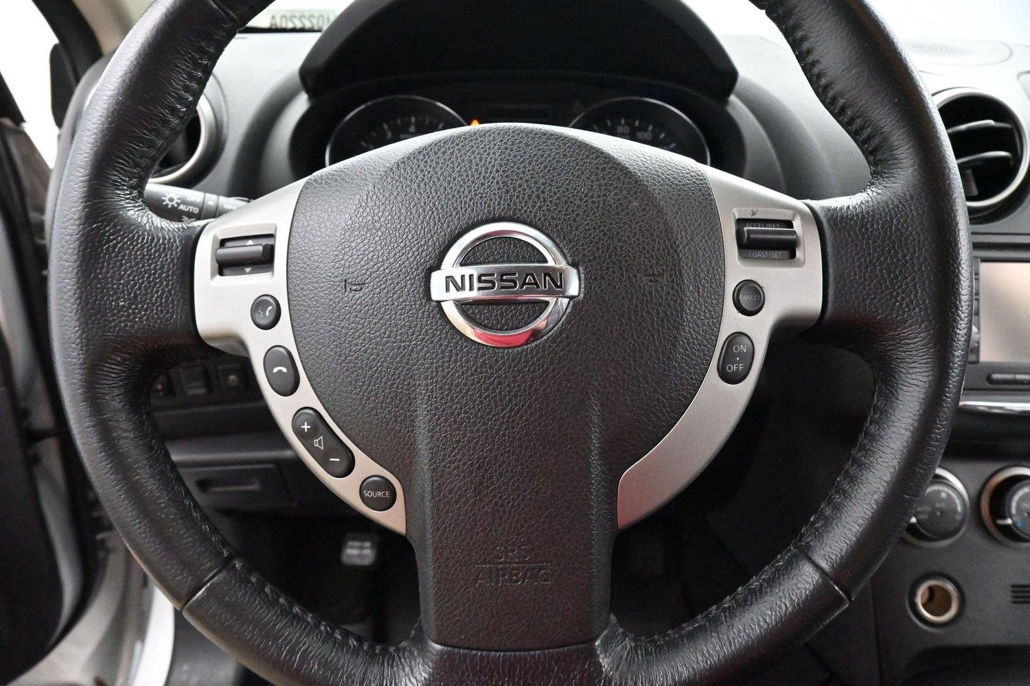Used 2013 Brilliant Silver Nissan SL image 16