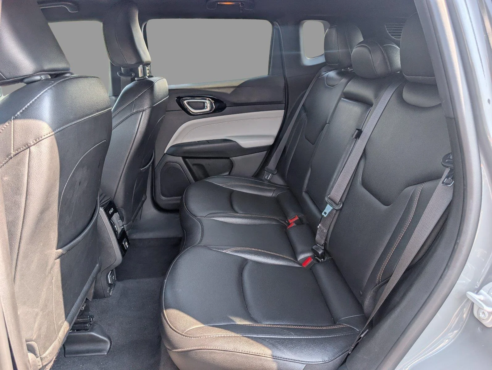 Used 2024 Sting-Gray Clearcoat Jeep Limited image 35