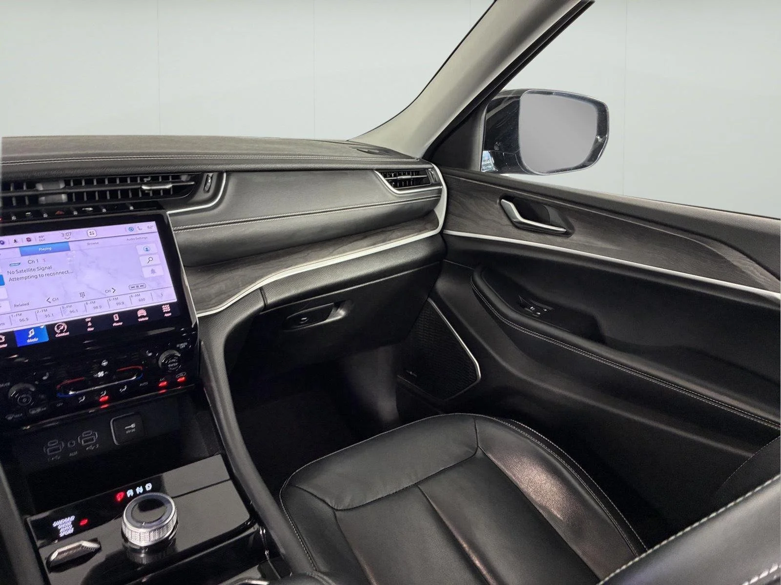 Used 2022 Baltic Gray Metallic Clearcoat Jeep Limited image 18