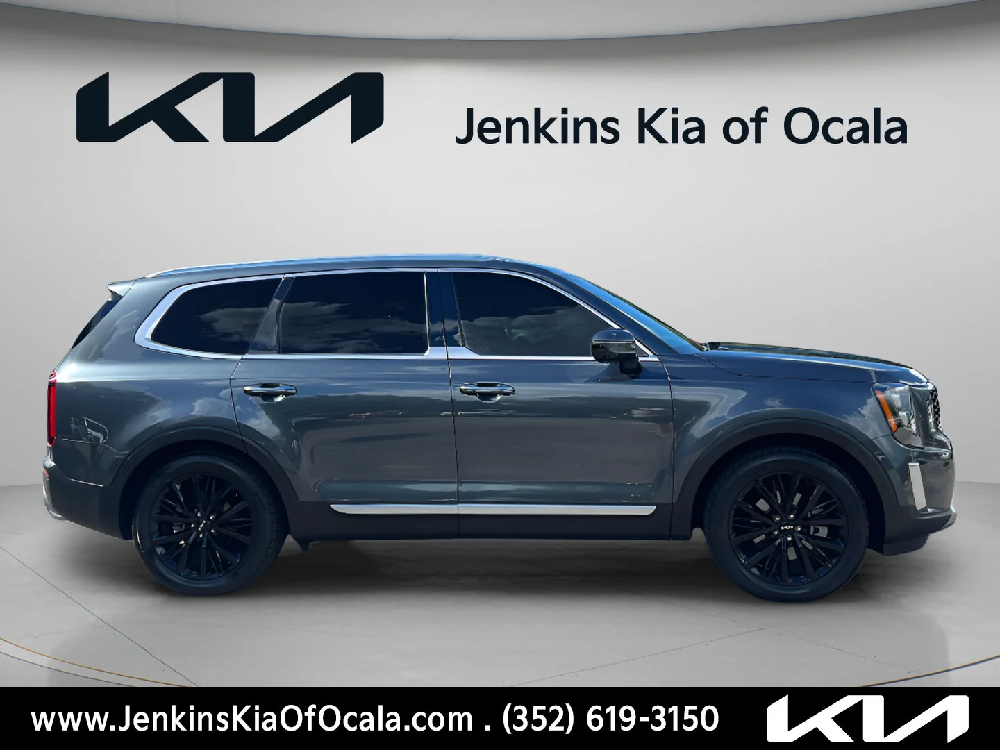 Used 2022 Gravity Grey Kia SX image 2