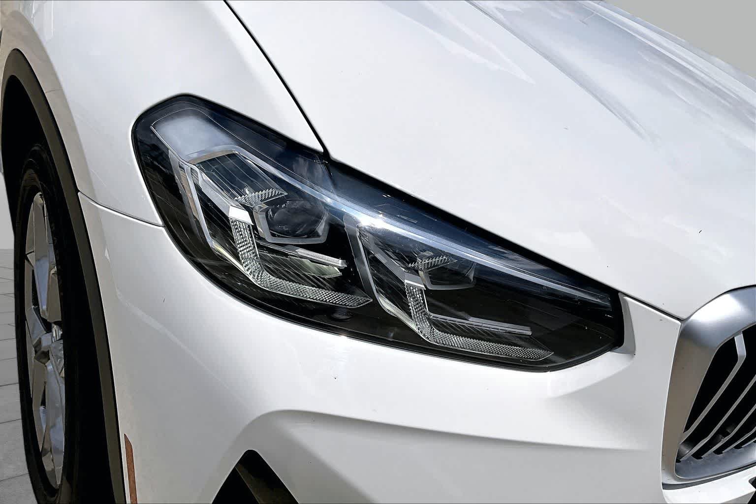 Used 2024 Alpine White BMW sDrive30i image 26