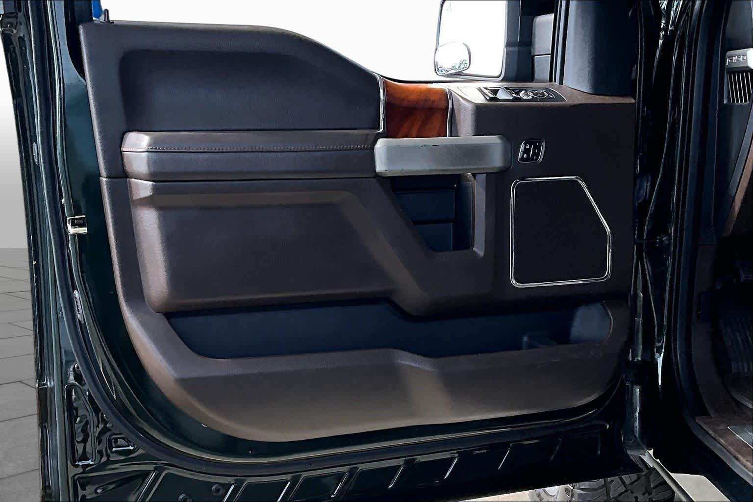 Used 2016 Green Gem Metallic/Caribou Metallic Ford King Ranch image 22
