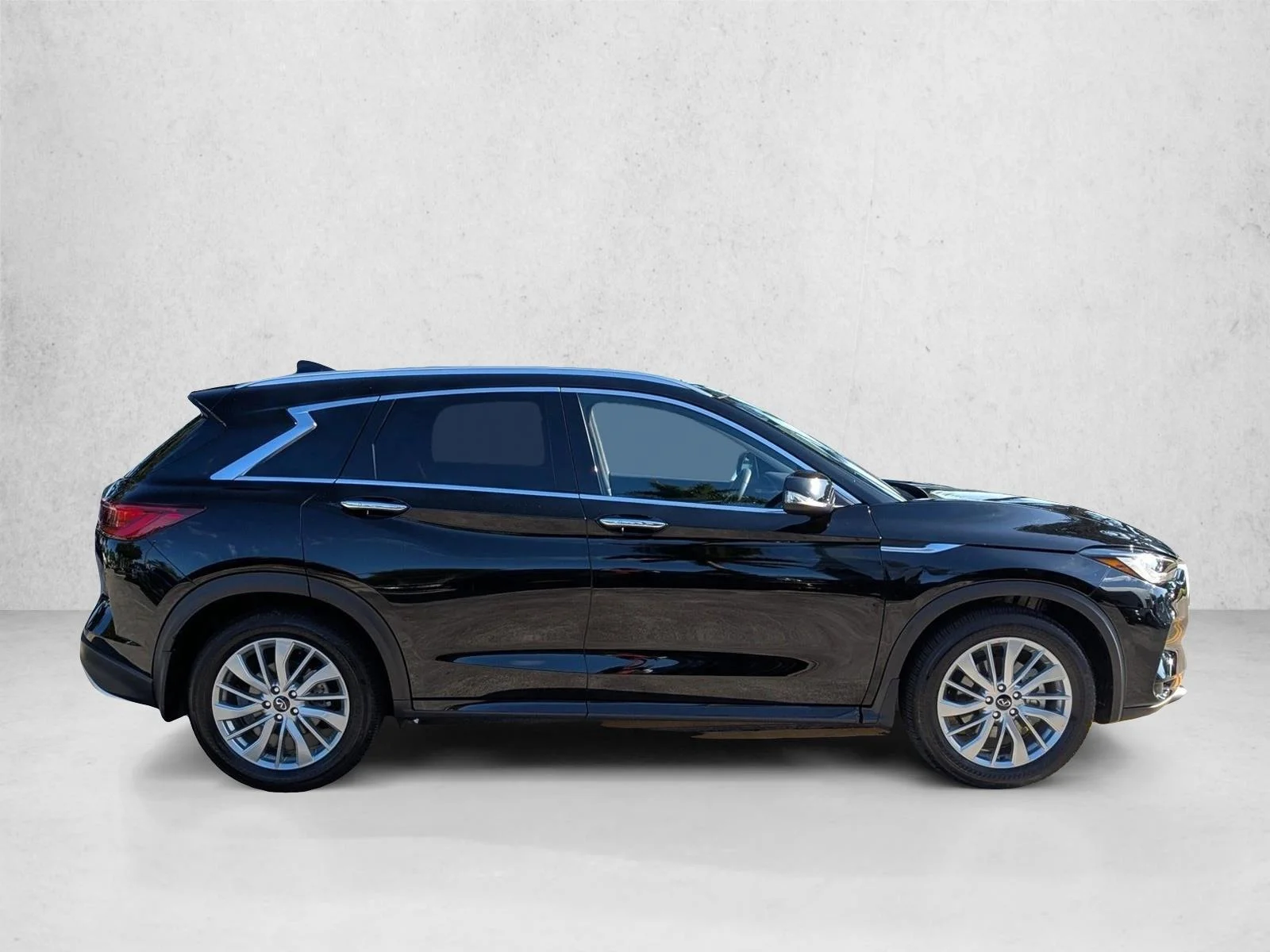 Used 2023 Black Obsidian INFINITI LUXE image 4