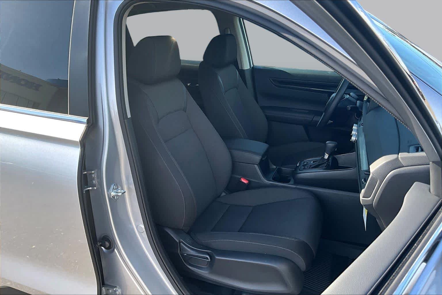 2026 Honda CR-V LX - Photo 9
