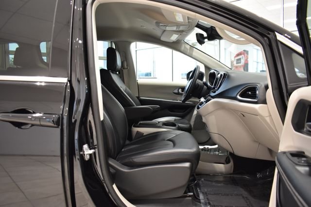 2024 Chrysler Pacifica Touring L - Photo 13
