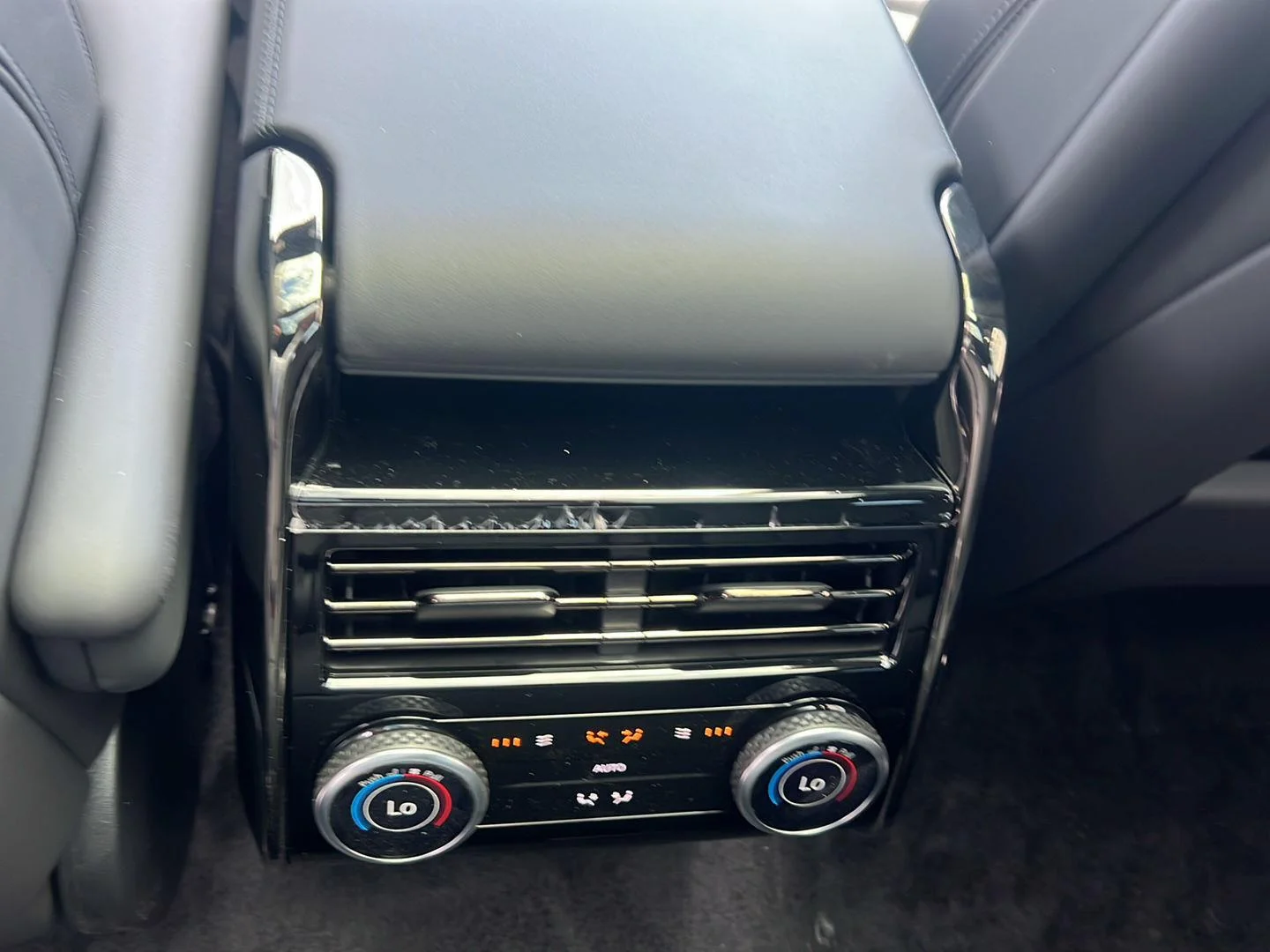 New 2026 Fuji White Land Rover Dynamic SE image 28