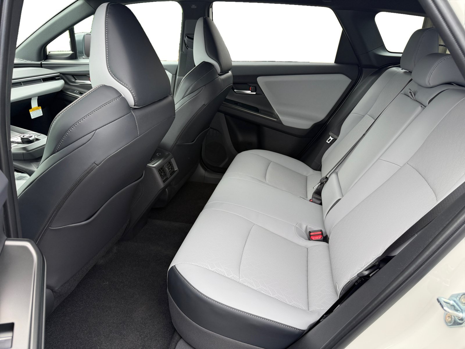 New 2026 CRYSTAL WHITE PEARL Subaru Limited image 16
