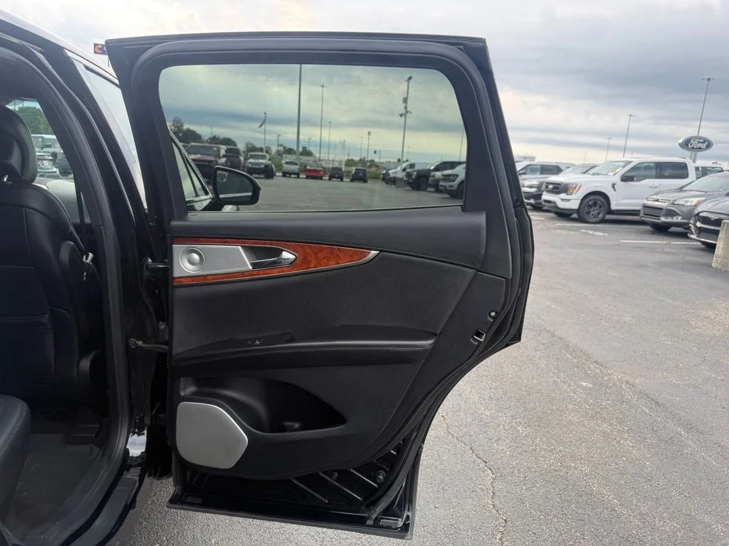 Used 2019 Black Lincoln Reserve image 57