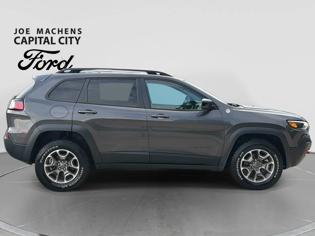Used 2022 Gray Jeep Trailhawk image 3