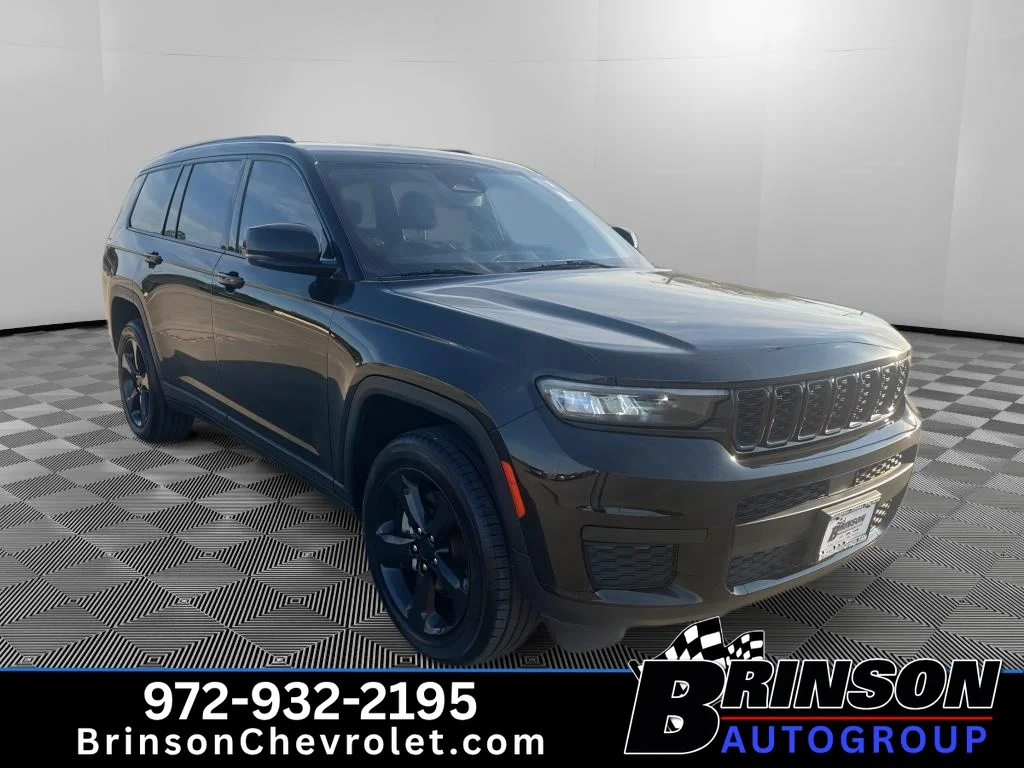 Used 2021 Diamond Black Crystal Pearlcoat Jeep Altitude image 3