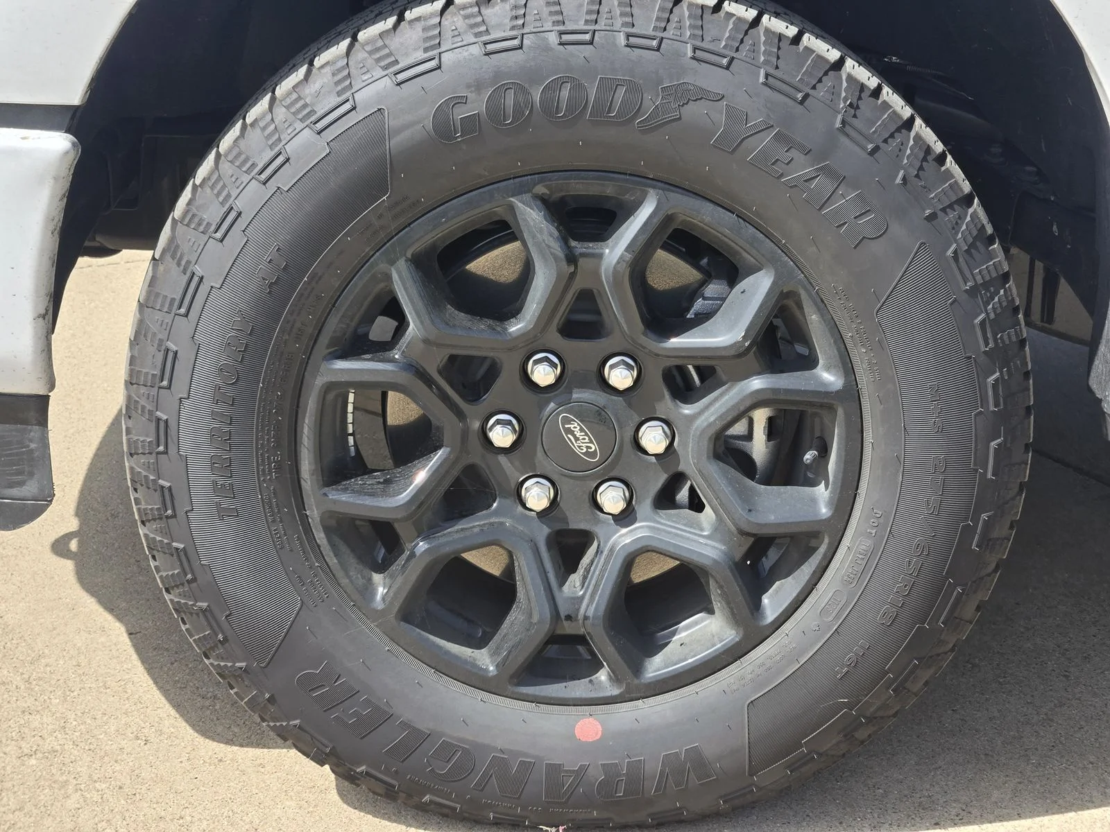 New 2026 Oxford White Ford XLT image 7