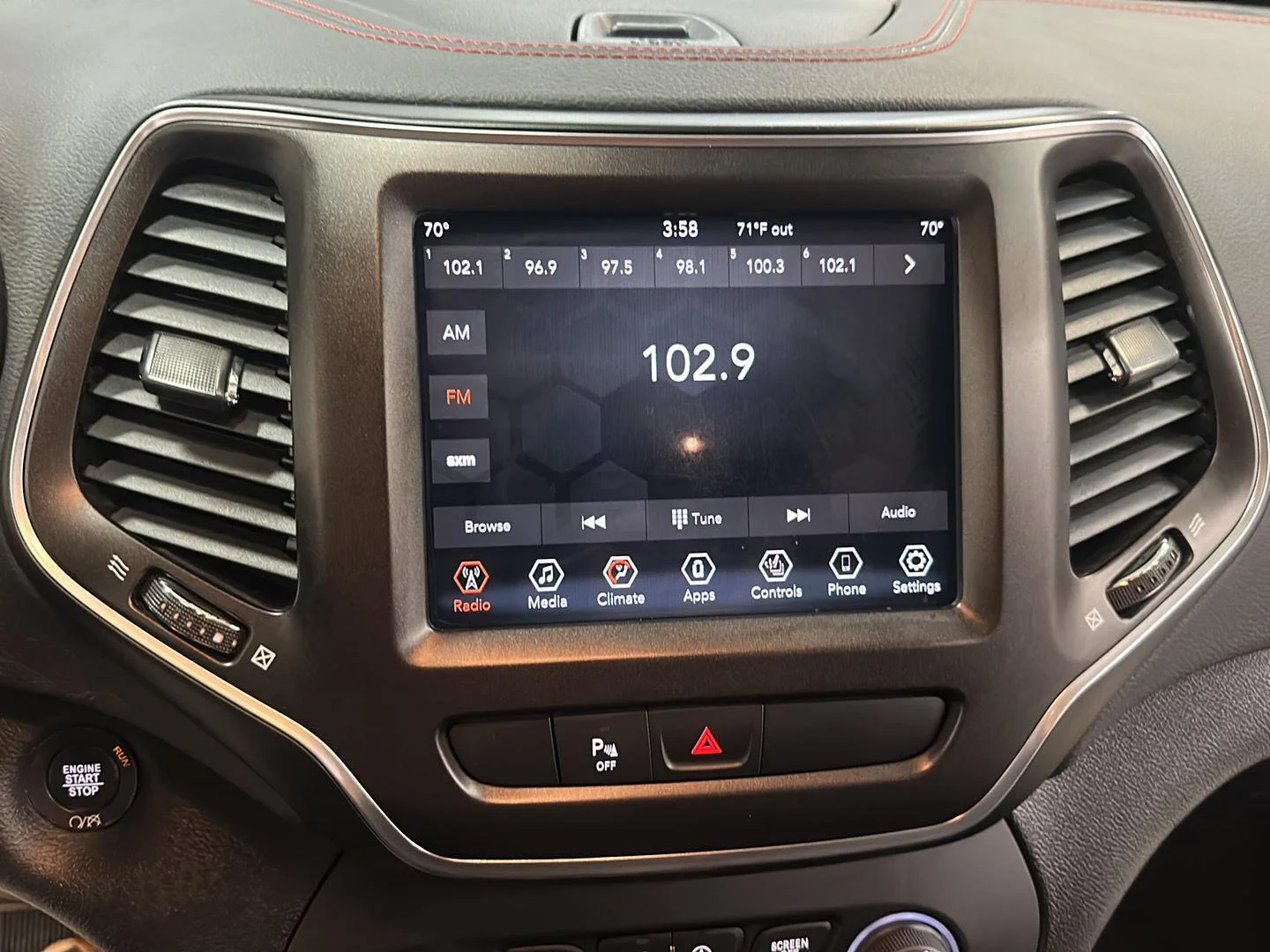 Used 2019 Bright White Clearcoat Jeep Trailhawk image 21
