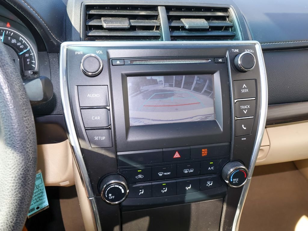 Used 2015 White Toyota LE image 18