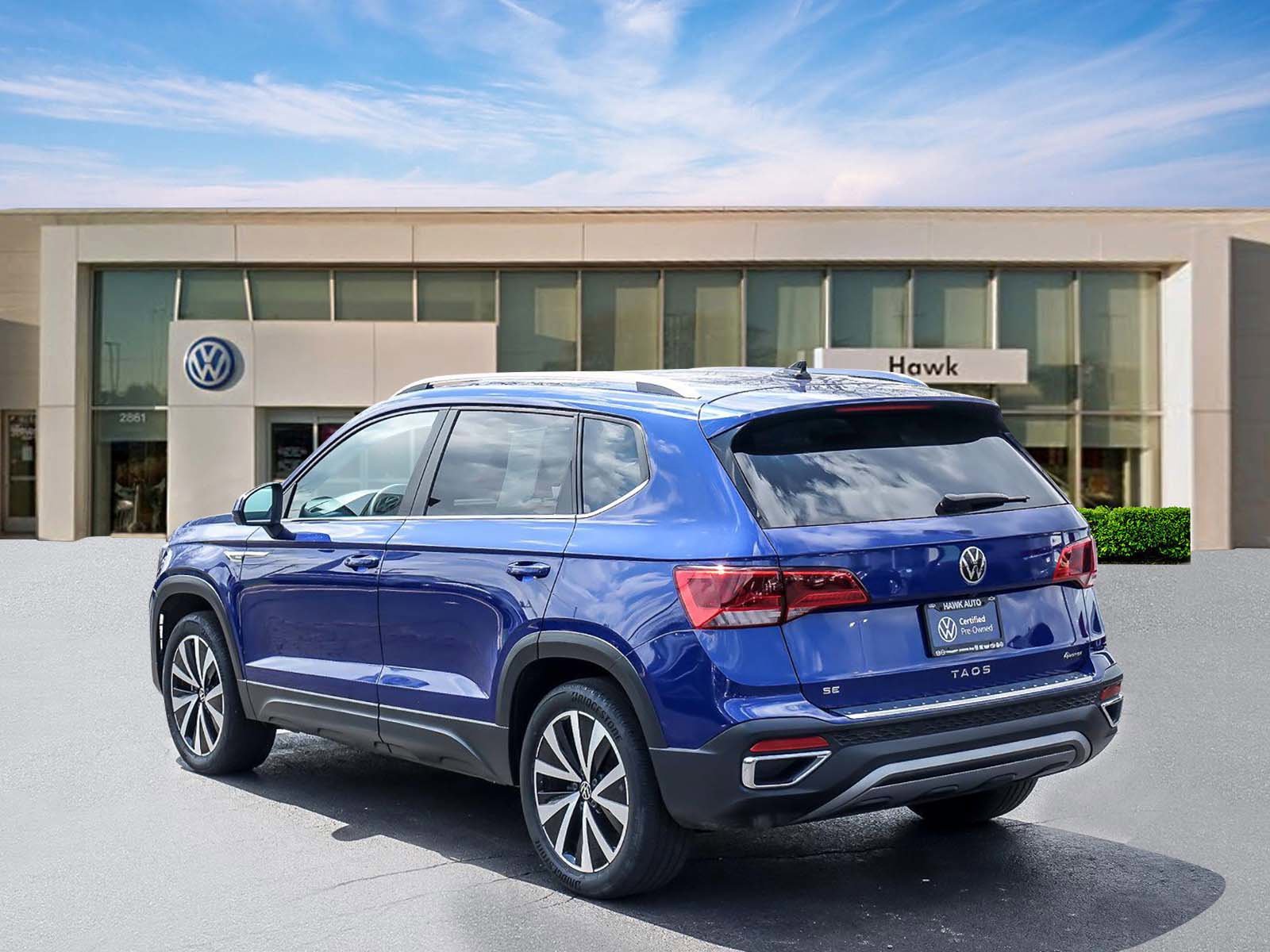 Used 2022 Dusk Blue Metallic Volkswagen SE image 5