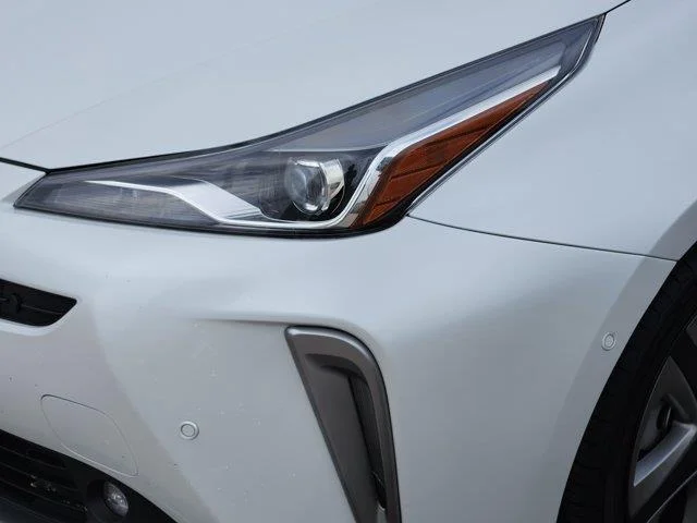 Used 2022 White . Toyota Limited image 9