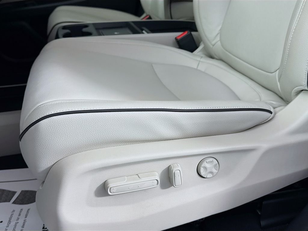 New 2026 Solar Silver Metallic Honda Touring image 27