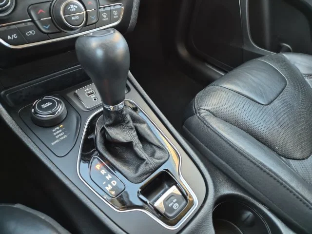Used 2020 Bright White Clearcoat Jeep Limited image 18