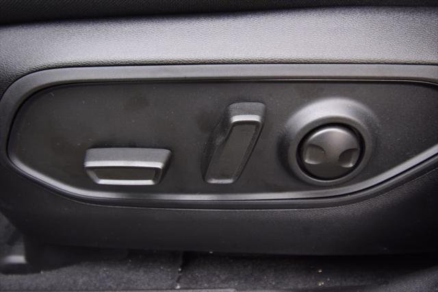 New 2026 Red Hot Pearl-Coat Exterior Paint Jeep Laredo image 33