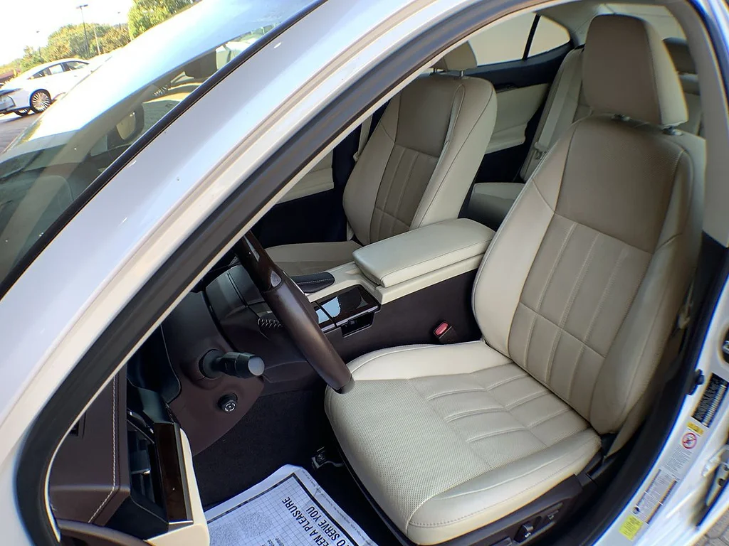 Used 2018 Eminent White Pearl Lexus 350 image 11