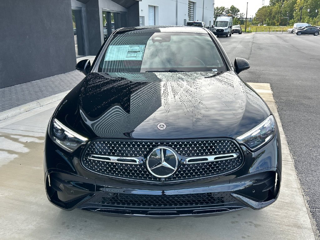 New 2027 Black Mercedes-Benz GLC 300 image 3