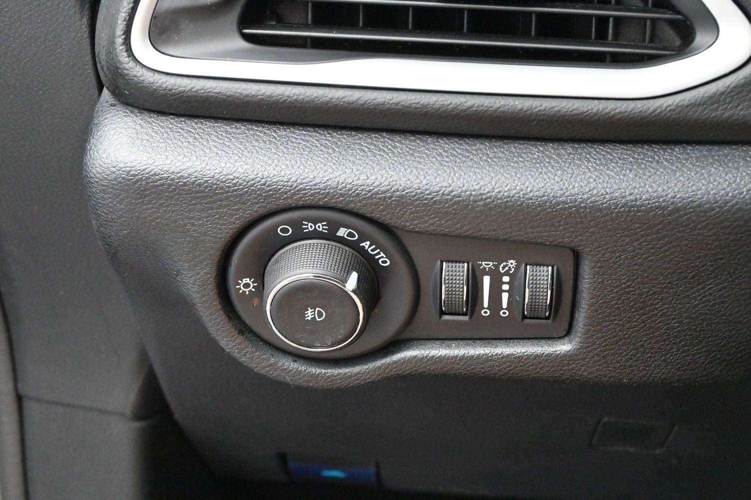 Used 2025 Gray Chrysler Select image 56