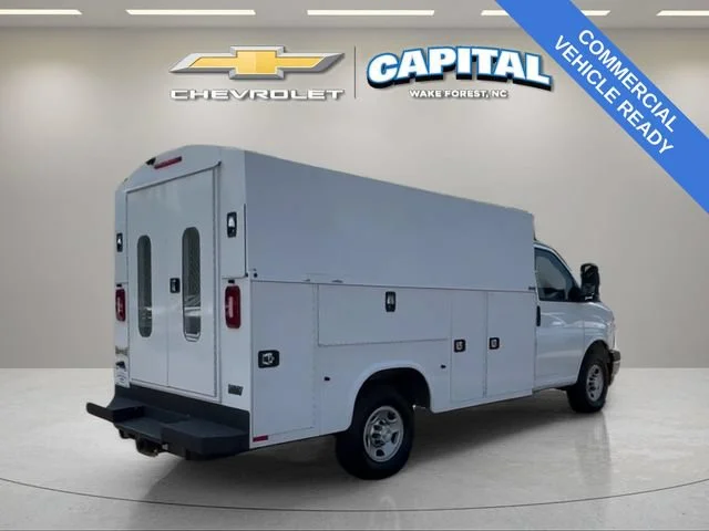 Used 2019 SUMMIT WHITE Chevrolet CUTWAY image 6