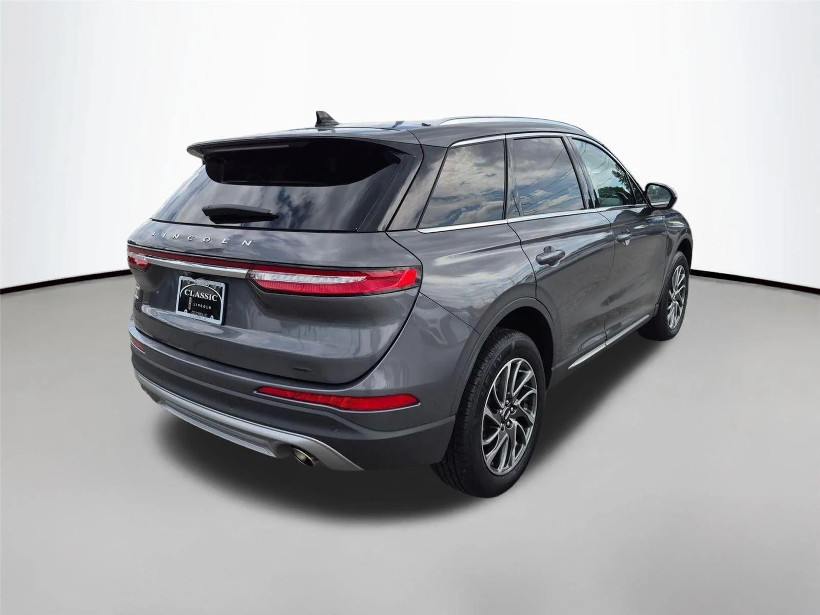 Used 2022 Asher Gray Metallic Clearcoat Lincoln Standard image 5