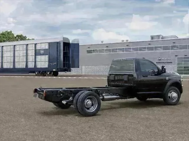 New 2026 Diamond Black Crystal Pearl-Coat Exterior Paint RAM Tradesman image 2
