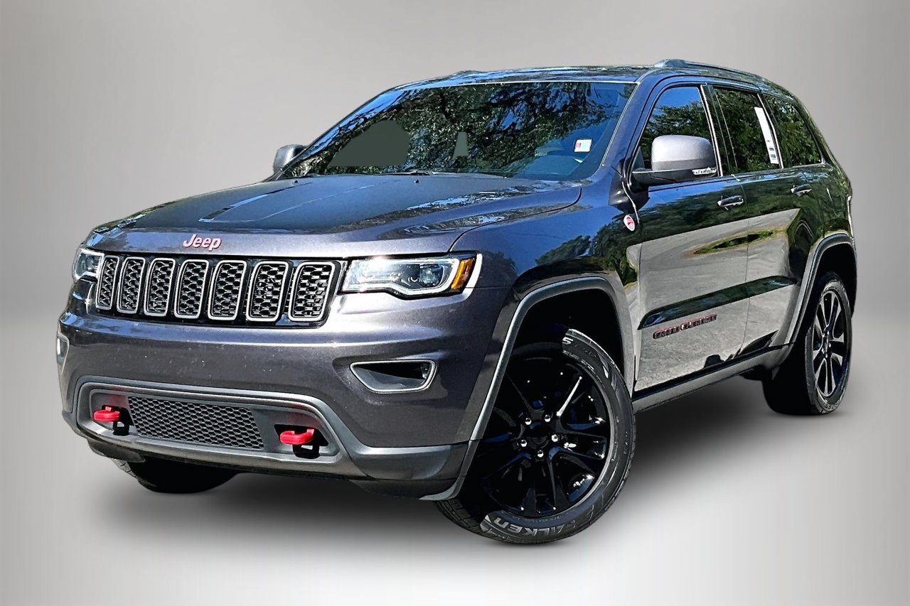 Used 2019 Gray Jeep Trailhawk image 1